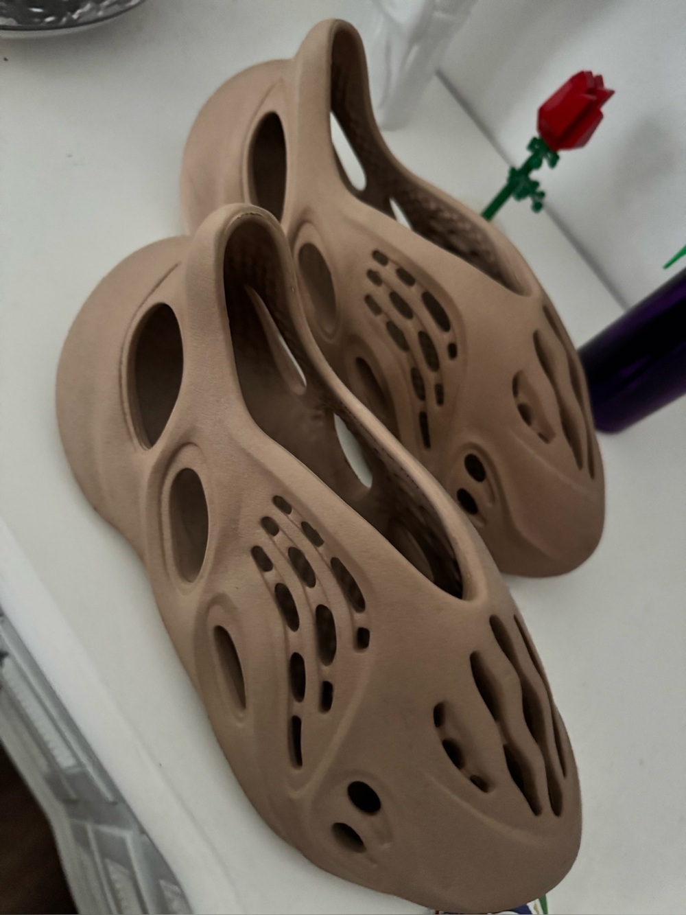 Yeezy Foam Runner in Stone Taupe - Picture 3 of 3